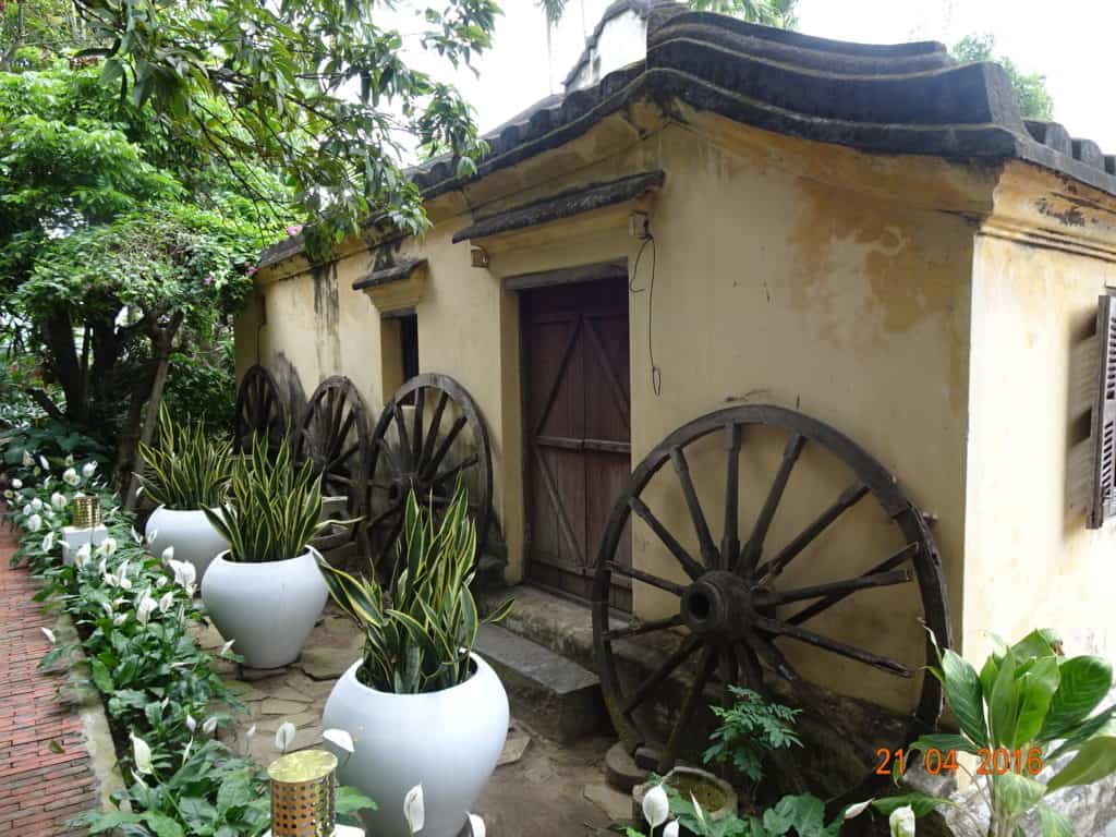 House with wagon wheels and pot plants