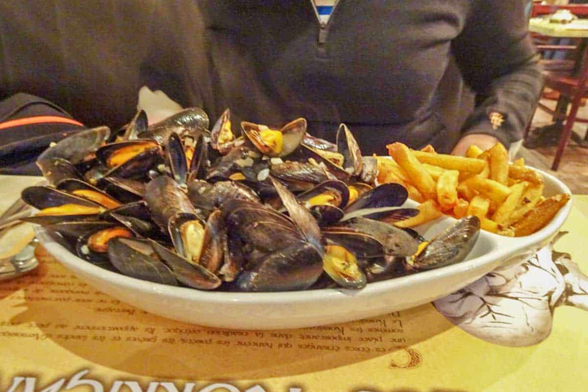 A meal of mussels and French fries