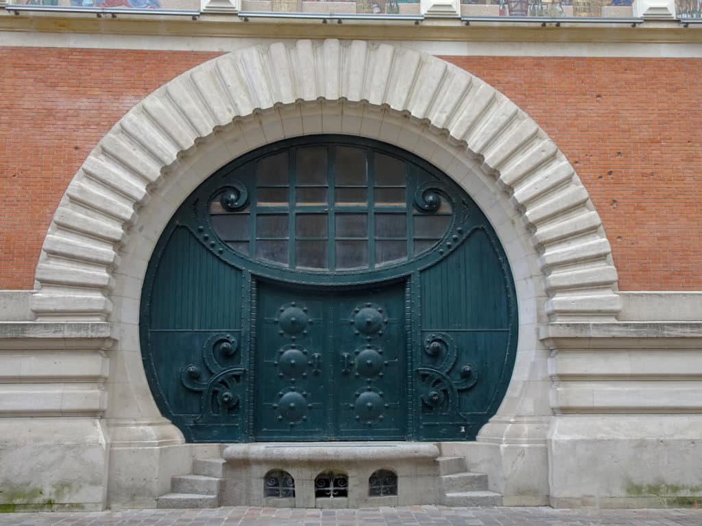 The door of Champagne Mumm Shipping