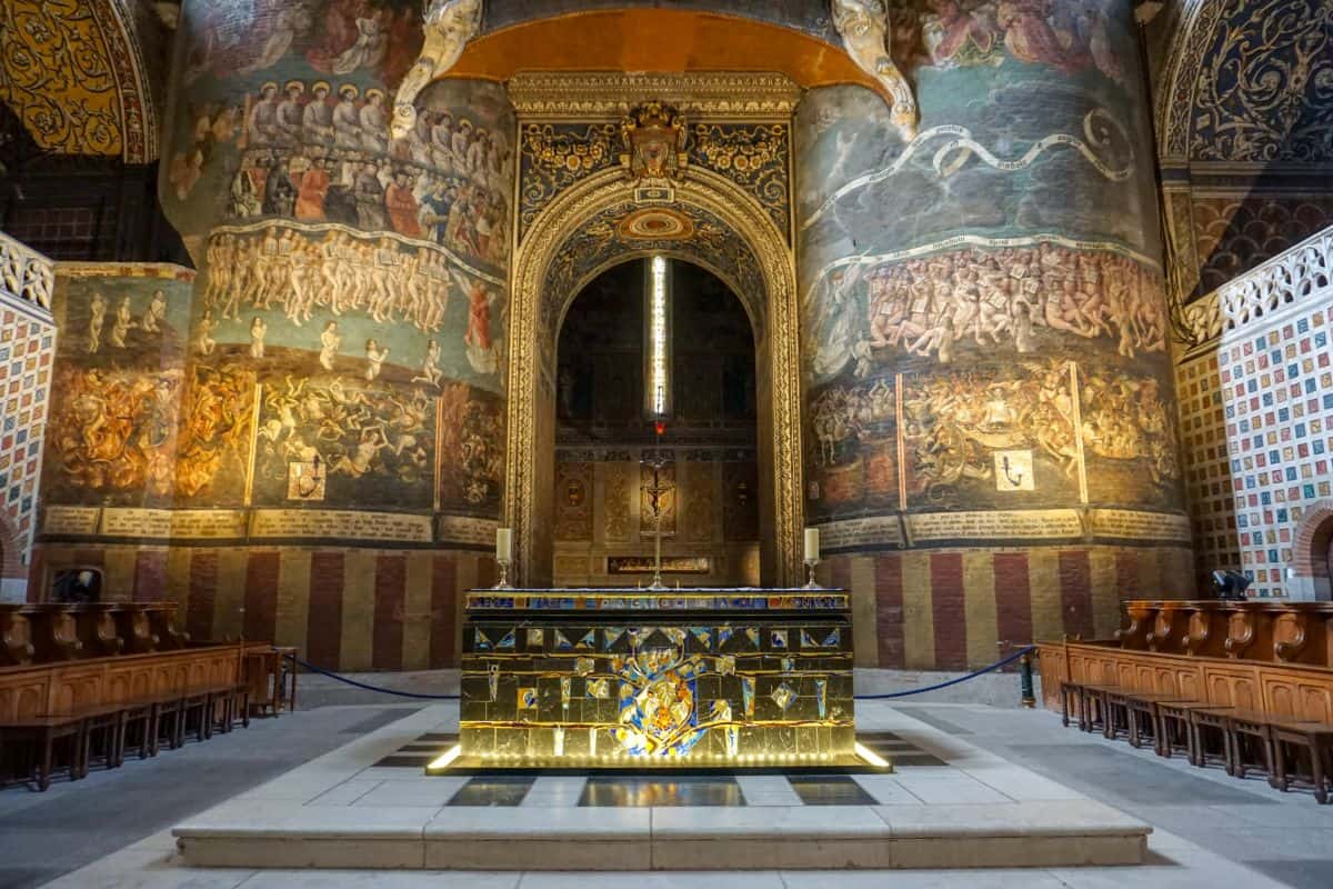 the altar of Sainte-Cécile Cathedral,